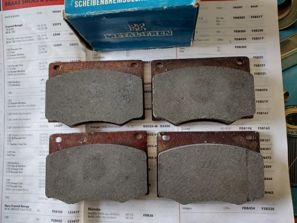 Plaquettes de frein NEUVES - CONVIENT : FORD CORTINA MK3 ESTATE 2000cc et TAUNUS (1970-76) - Photo 2/3