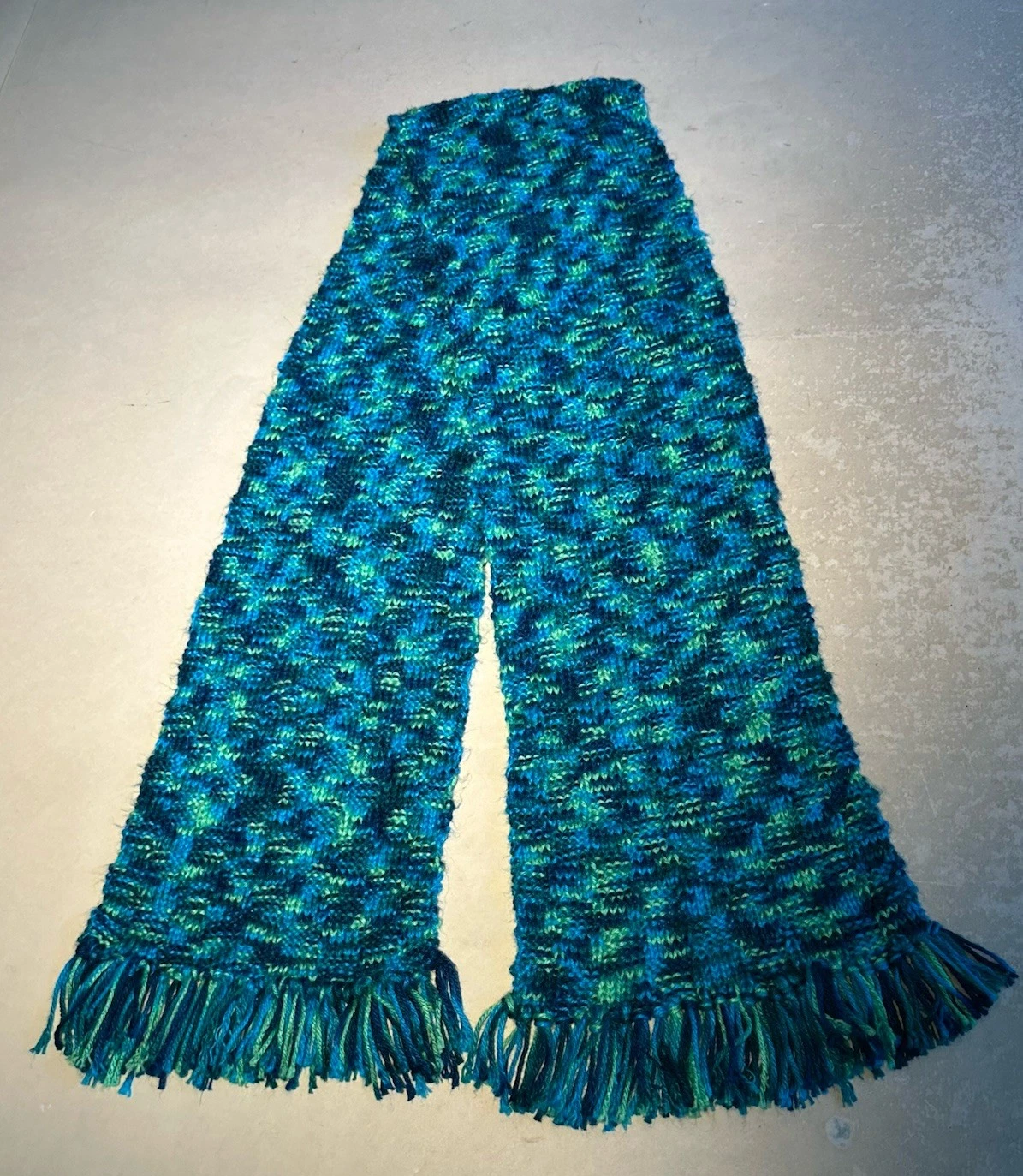 Beautiful Hand knit Blue Green Scarf Unisex Pre-owned
