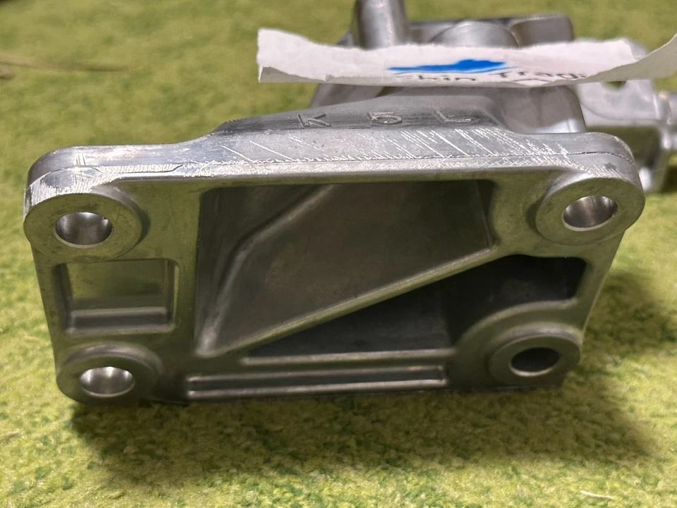 Infiniti Genuine G35 M37 FX37 Q70 QX70 Left Engine Mount Bracket 11233-JK50A OEM - Imagem 4 de 4