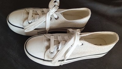 NEUWERTIGE  Halschuhe Gr. 35 TaTa