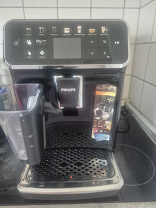 Philips LatteGo Kaffeevollautomat Schwarz/Silber, Milchaufschäumer, Display