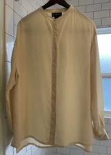 100% Silk Ivory Eggshell Long Sleeve Blouse SZ L Finity Label Buttonup Elegant