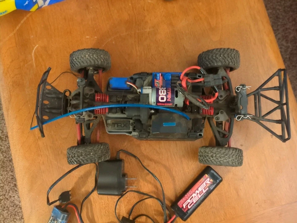 Traxxas SLASH 1/16th Scale 4x4 - Image 2 of 4