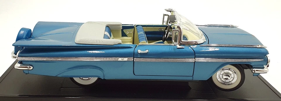 Литая модель Chevrolet Impala 1959 года в масштабе 1:18 Road Signature — синяя - Изображение 4 из 4