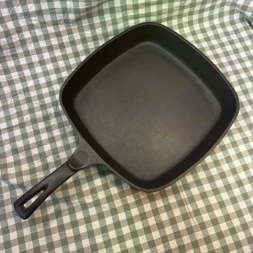 Vintage Unmarked Wagner Ware 9 1/2 Square Skillet Cast Iron Made in USA