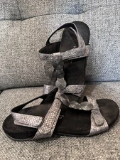 Vionic Farra Pewter Flat Sandals Comfort Shoes - Women's Sz 8