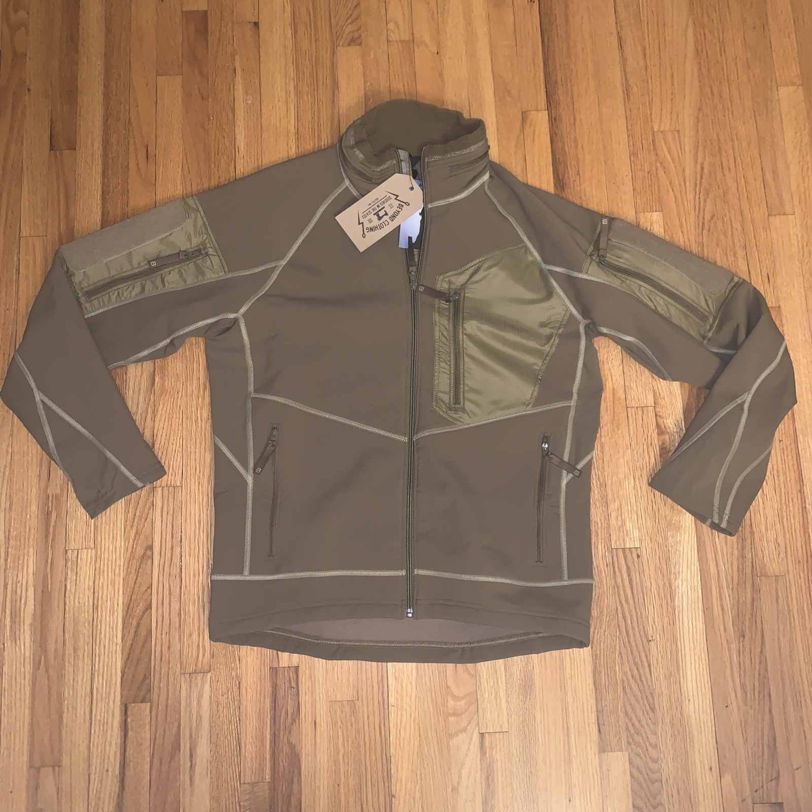 BEYOND CLOTHING A5 RIG SOFTSHELL RIG JACKET SIZE MED COYOTE BROWN W/ HOOD