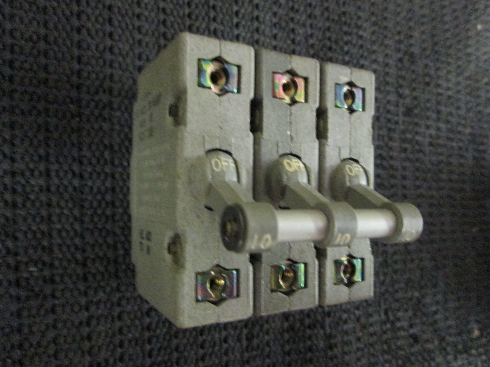 NEW Eaton Heinemann 10 Amp 3 Pole 208V 400Hz Circuit Breaker 3XAM17