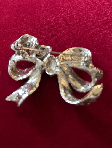 White Gold Plated NEW Crystal Ribbon Brooch (UK Royal Collection) - Picture 3 of 7