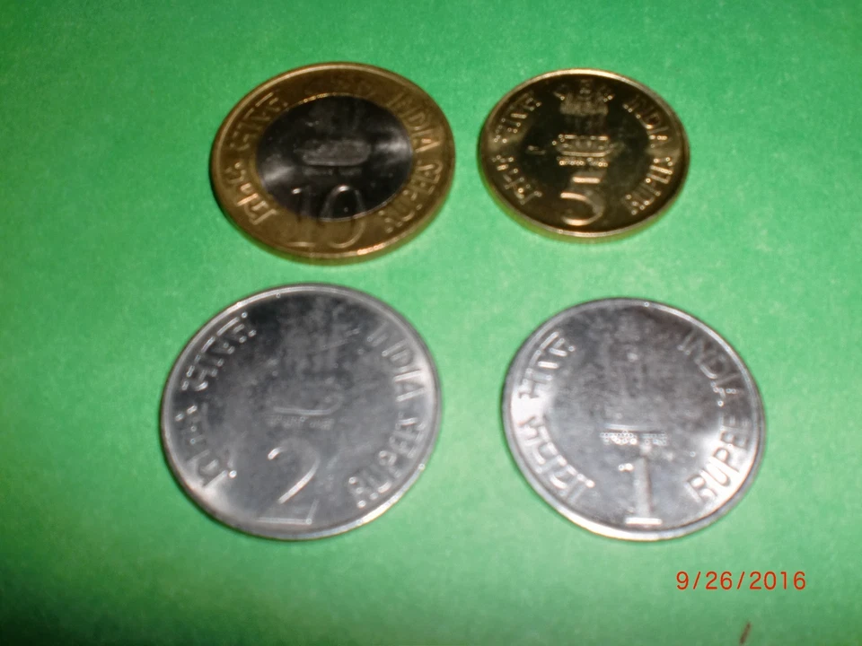 MONEDAS CONMEMORATIVAS DE LA INDIA - 4 MONEDAS - RS.10,5,2 Y 1 - JUBILEO DE PLATINO - BANCO DE RESERVA #5J Foto 2 de 4