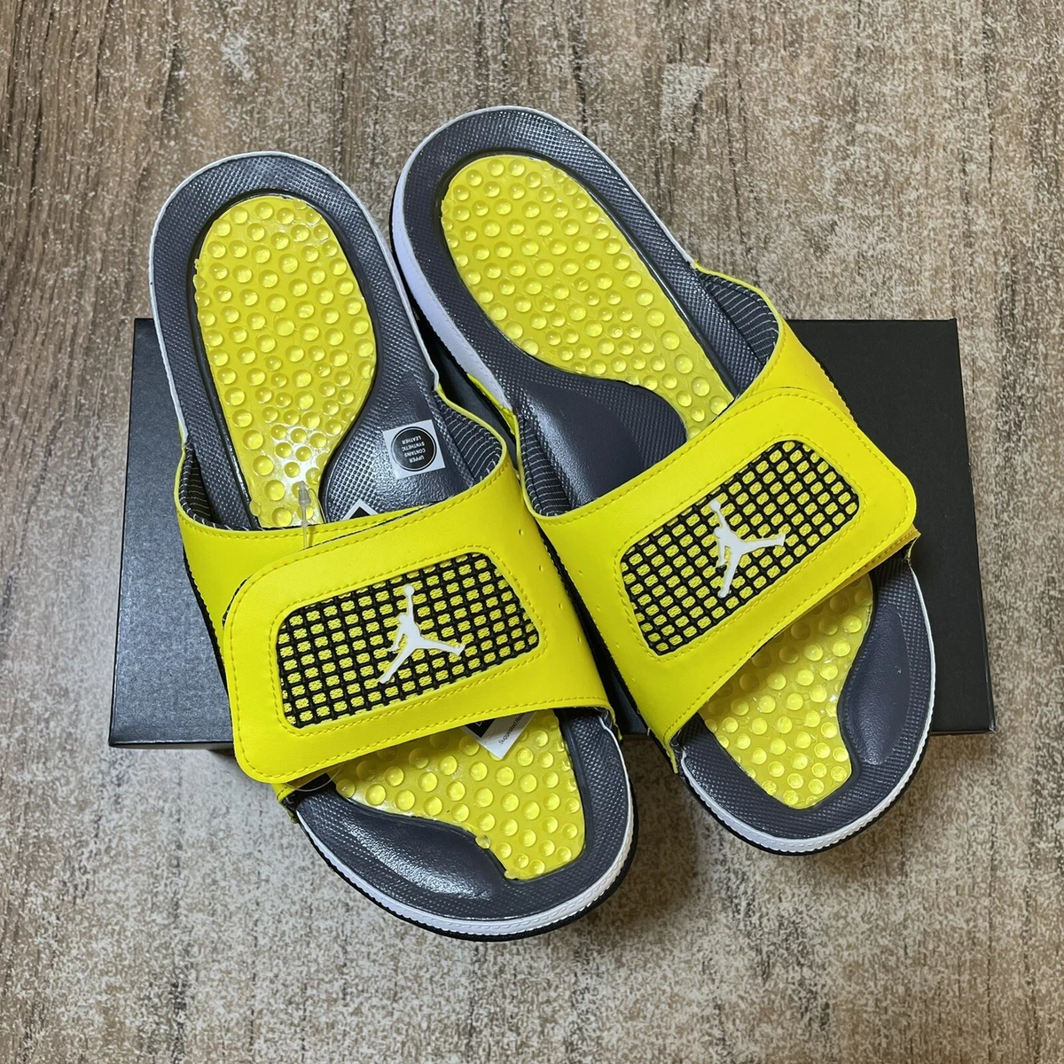 Jordan hydro retro hotsell iv men's slide