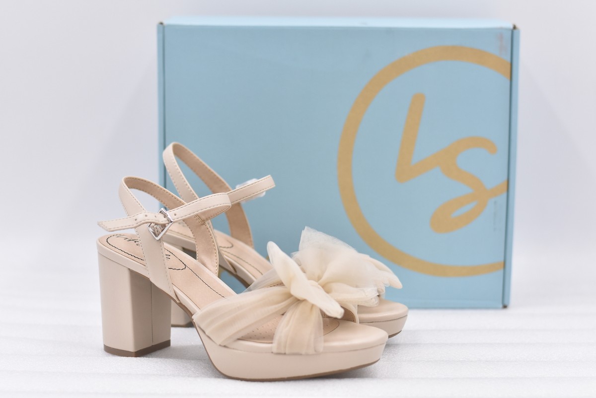 (取寄) ライフストライド レディース ラスト ダンス LifeStride women Last Dance Beige Lifestride Women's Last Dance Wide Dress Sandals in Beige- Size