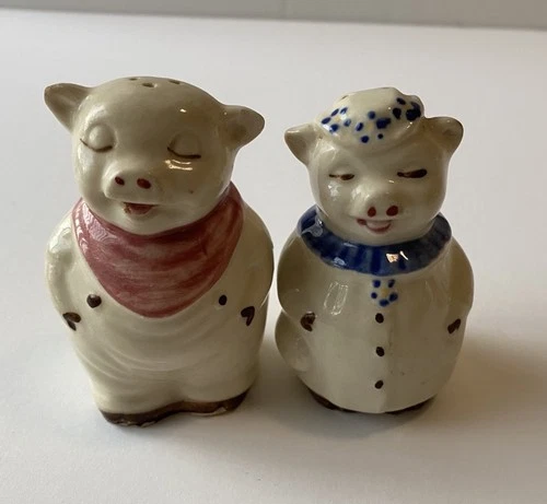 Shawnee Kitschy Pottery Pig Salt And Pepper Shakers Vintage 1940-1950 Smiley Pig