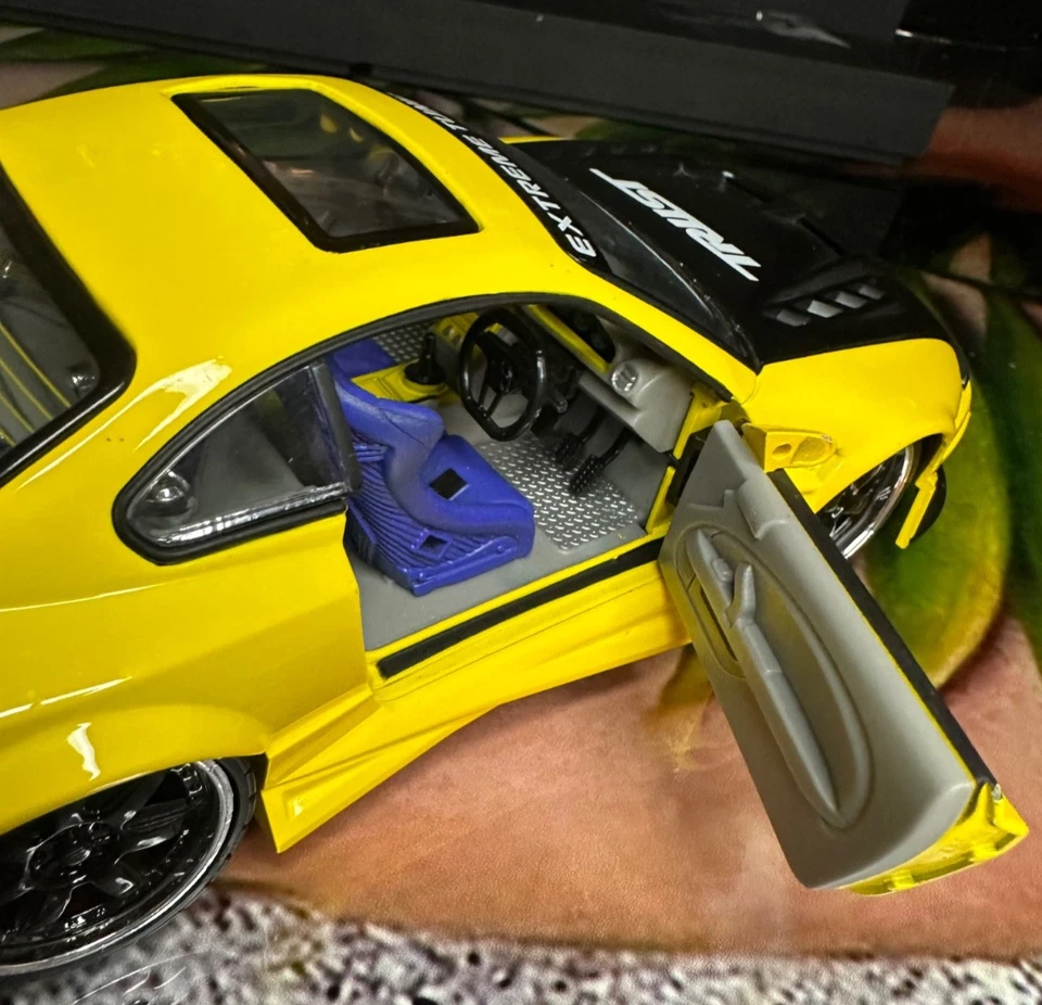Kentoys Extreme Tuner 1:24 Scale Diecast Car Nissan Silvia S15 yellow black rims - Image 4 of 4