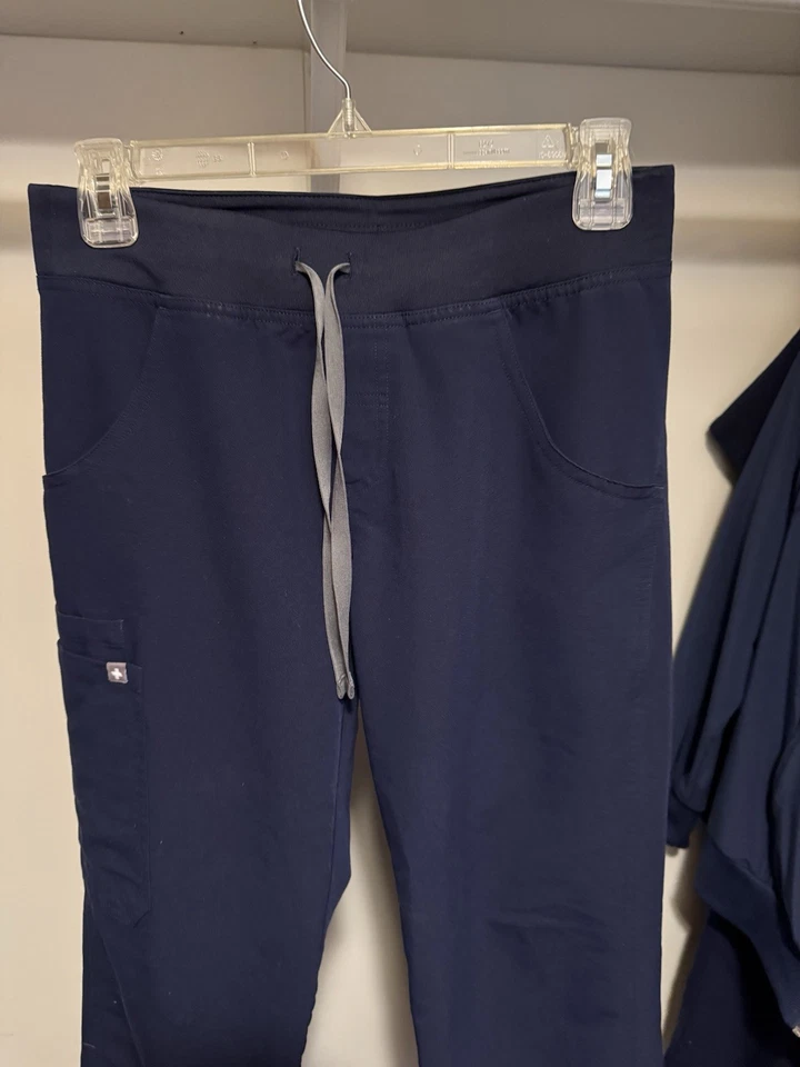 Pantalones Médicos Figs Technical Collection Azul Marino Kade Cargo Talla XS Foto 2 de 4