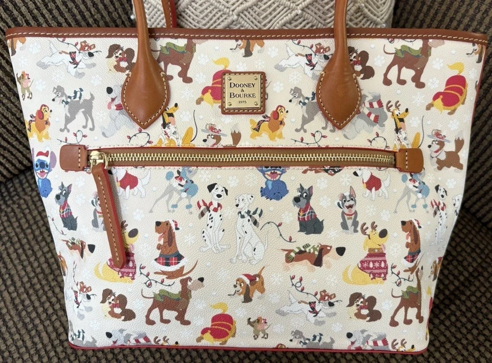 Bolso de Mano Dooney Bourke Disney Vacaciones Navidad Perro Santa Colas Patas Dama Puntada Foto 3 de 4