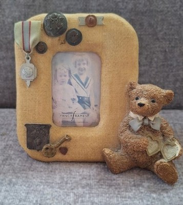 Ausgefallene Rahmen. Teddy und Medaillen. Dekorativer Bilderrahmen. United Design Corp.