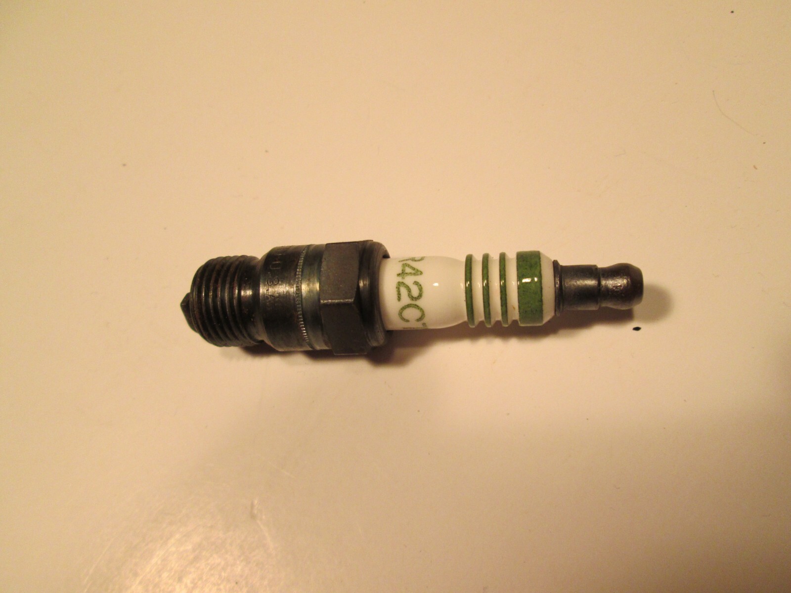AC R42CT NOS Green Stripe Spark Plugs 5613938 12