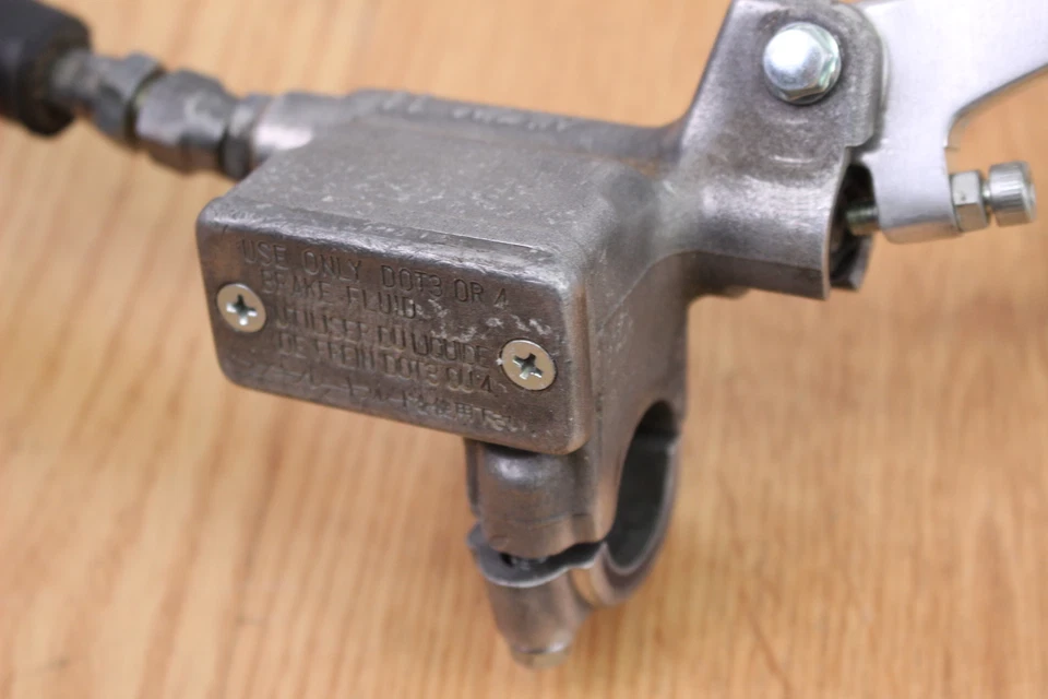 Suzuki RM250 1990 cilindro maestro de freno delantero con pinza  Foto 3 de 4