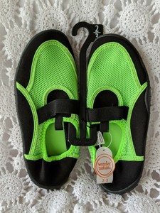 boys water shoes size 2