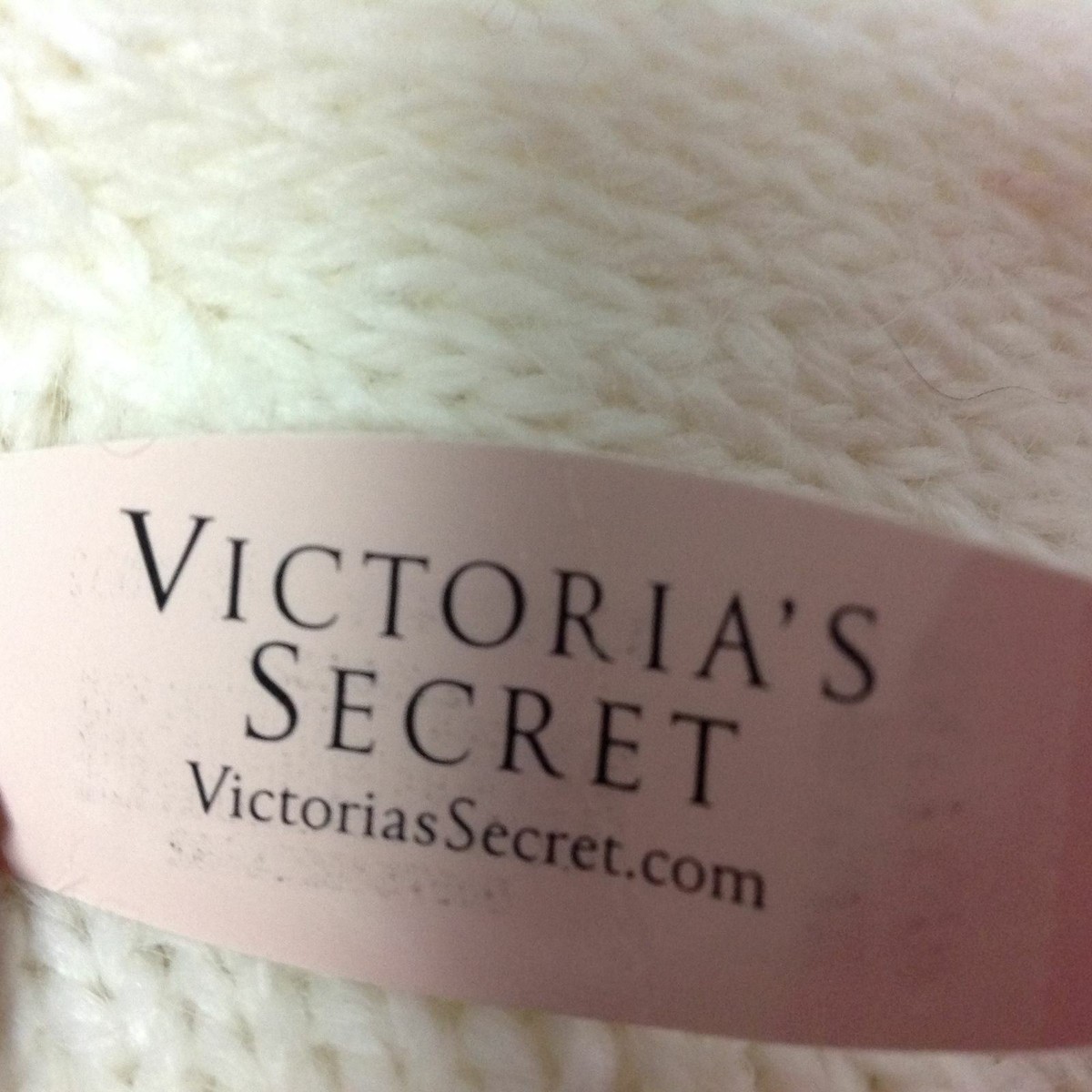 $75 Victoria Secret Women Scarf Hat Set Ivory Winter  display picture 1