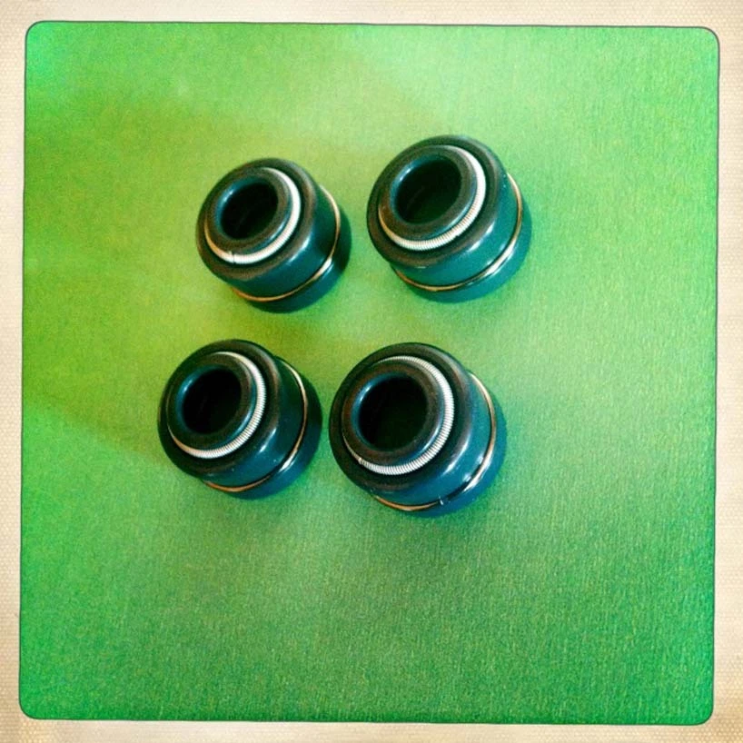 Kawasaki KZ400 Valve Seals 1974 1975 1976 1977 1978 1979 1980-81 Z400 92049-016
