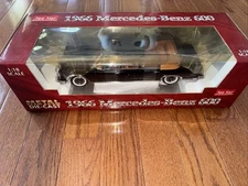 Sun Star NIB 1966 Mercedes-Benz 600 Limousine 1:18 Diecast Model Navy Blue #2203