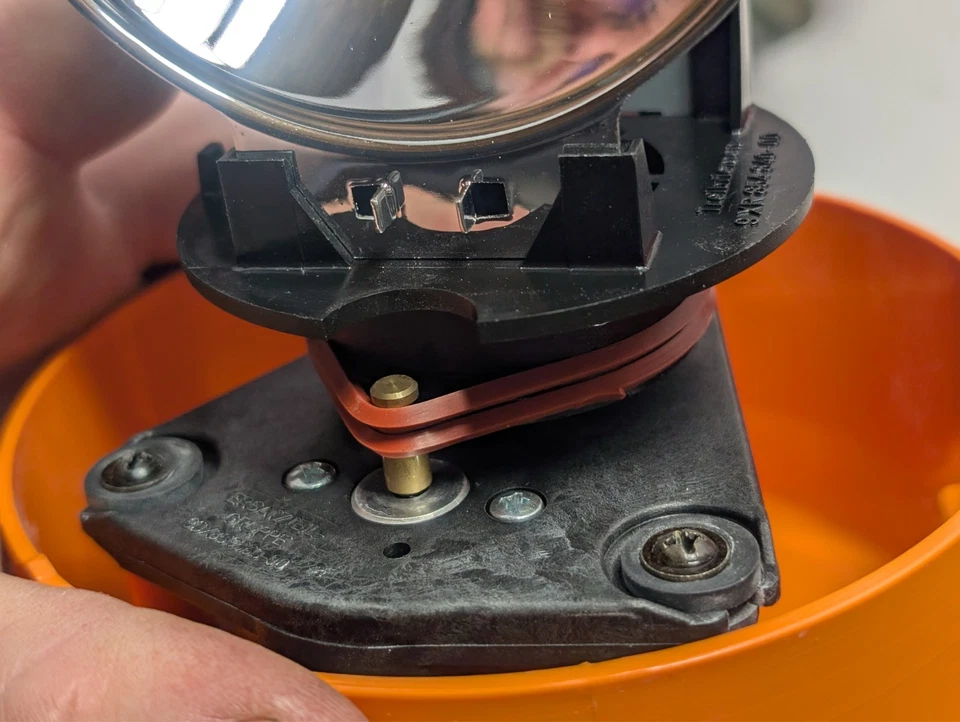 Hella 3X KL 600 2RL 004 957-11 Incandescent Beacon Lights NSN 6220-21-903-6436  - Image 4 of 4