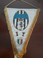 GAGLIARDETTO PENNANT VINTAGE '80 FOOTBALL CALCIO JUVENTUS. OFFICIAL AI.MA TORINO