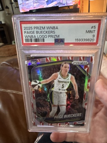 2025 Panini Prizm Paige Bueckers WNBA Logo Border Parallel RC Rookie Wings PRISM