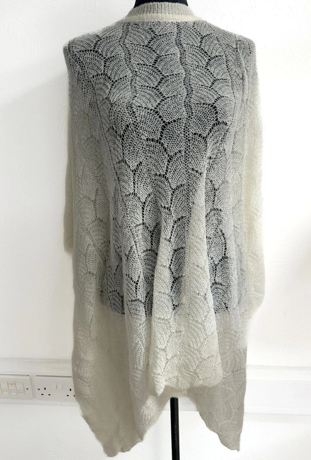 ZARA OVERSIZED WOOL OPEN CROCHET KNIT ASYMMETRIC KIMONO CAPE POINTELLE PONCHO M