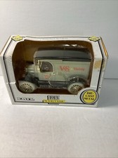 Ertl, 1913 Model T, Bank, 1/25 Scale