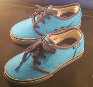 circa shoes blue
