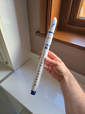 Spectrum Rocket Model - Isar Aerospace Maßstab 1:76 | 368mm / 14,5 Inch Display