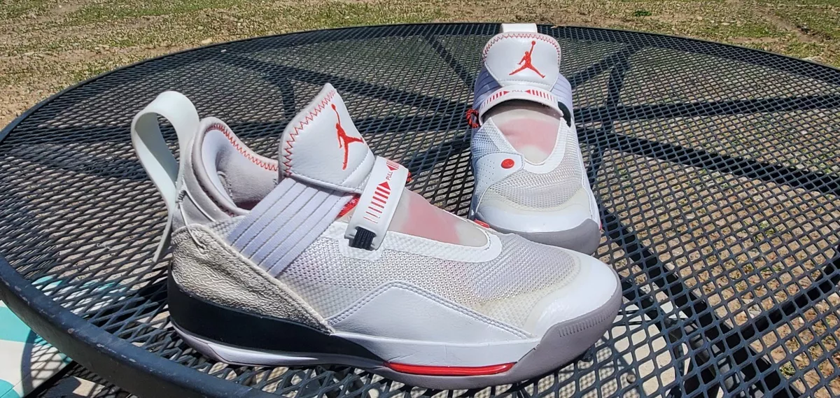 10/16/18 Nike Air Jordan XXXIII SE White Gym Red Black 7.5 (US) 6.5 (UK)