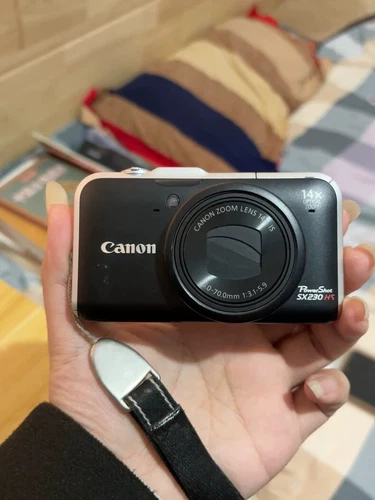 Canon PowerShot SX230 HS 12.1 MP 14x Zoom Digital Camera Black English - Picture 4 of 12
