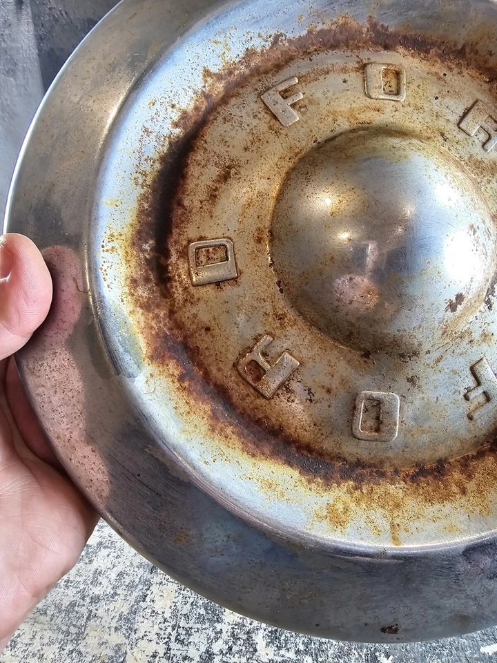 FORD FAIRLANE 1955-1956 USED CHROME HUBCAP CREAM CENTER MAN CAVE DECOR AS FOUND - Image 4 of 4