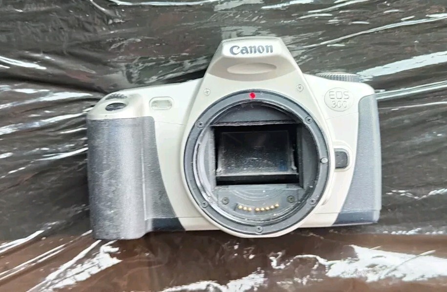 Canon EOS 300 35mm SLR Film Camera - Body Only - in good condition