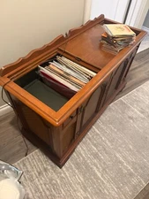 Mid Century Modern Stereo Console Record Player Magnavox (working condition)