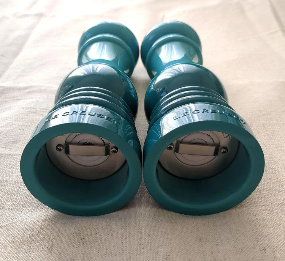 Juego de Molinillo de Sal y Pimienta Clásico Le Creuset Azul Caribe 21cm 8.26" Sin Caja NUEVO Foto 3 de 3