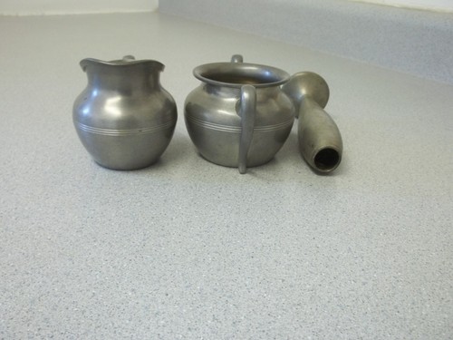 Pewter Cream and Sugar holders, Italy Pewter plate and Mayflower Pewter vase - Picture 6 of 10