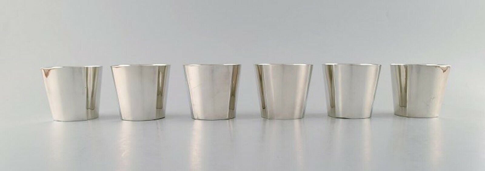 Sigvard Bernadotte for Gense. A set of 6 hunting/vodka beakers in plated silver.