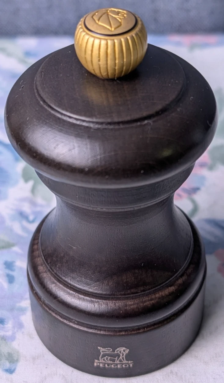 Peugeot 4” Pepper Mill Grinder Chocolate Dark Wood Modern Gold Tone Logo France