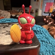 Red Alien cake topper with Surfboard, and Red Cup