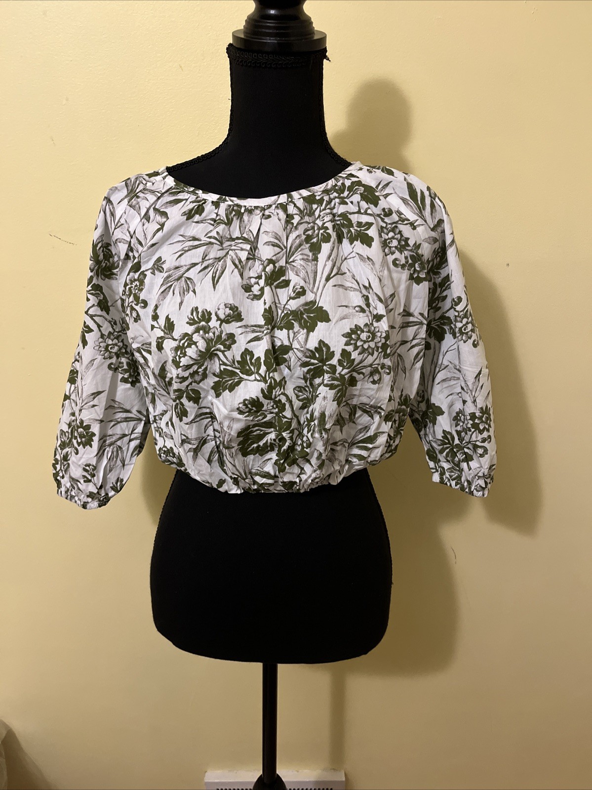 Petal And Pup Blouse In Green And White Floral Print Size L 100 % Cotton