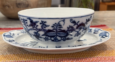Meissen Germany Crossed Swords Blue Onion Pattern Sauce Boat with Underplate