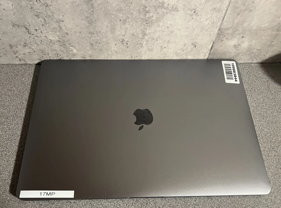 Apple MacBook Pro 15" i7 Quad Core 2.8GHz 500GB SSD 16GB RAM Radeon Pro 560 4GB - Image 2 of 4