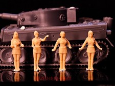 3D Printed 1/72 World War II German Tanker Female Captain 4-Person Plain Model