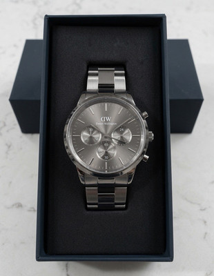 Daniel Wellington Men s Chronograph Quartz 42mm Graphite Dial Silver SS w/ Box