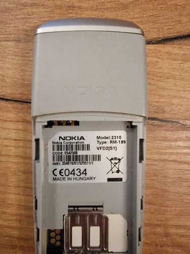 Nokia 2310 Handy Silber defekt - Zdjęcie 2 z 4